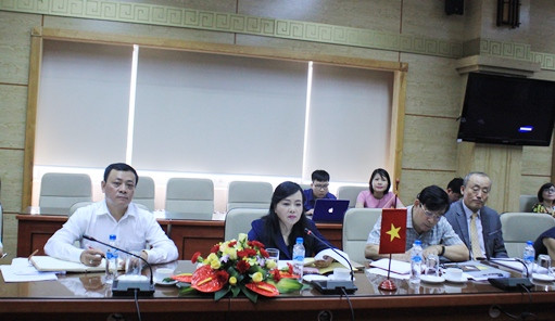 Bộ trưởng Nguyễn Thị Kim Tiến thông tin với Chủ tịch HIRA về bảo hiểm y tế toàn dân của Việt Nam. Bộ trưởng Nguyễn Thị Kim Tiến thông tin với Chủ tịch HIRA về bảo hiểm y tế toàn dân của Việt Nam.
