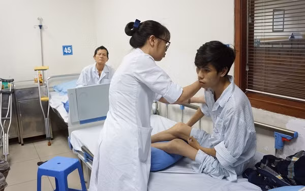 Bệnh nhân Nguyễn Văn Tuyên: "Thẻ Bảo hiểm y tế đã thân thuộc với tôi từ tấm bé".