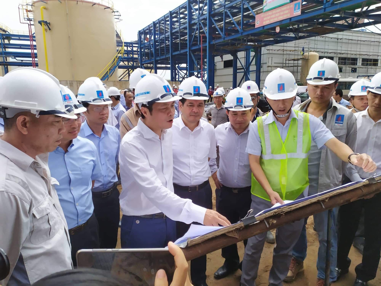 Bộ trưởng Công thương thị sát tại dự án Nhà máy nhiệt điện Thái Bình 2. Bộ trưởng Công thương thị sát tại dự án Nhà máy nhiệt điện Thái Bình 2.