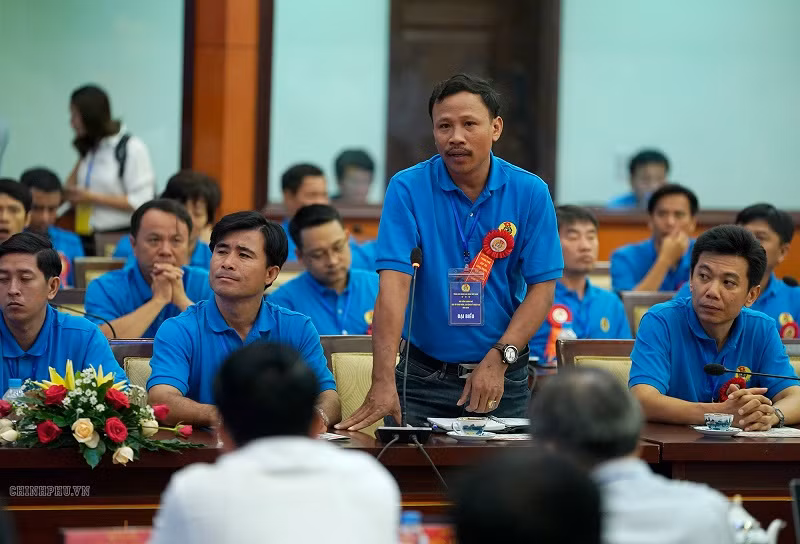 Đại diện công nhân tham dự buổi đối thoại. Ảnh: VGP/Quang Hiếu