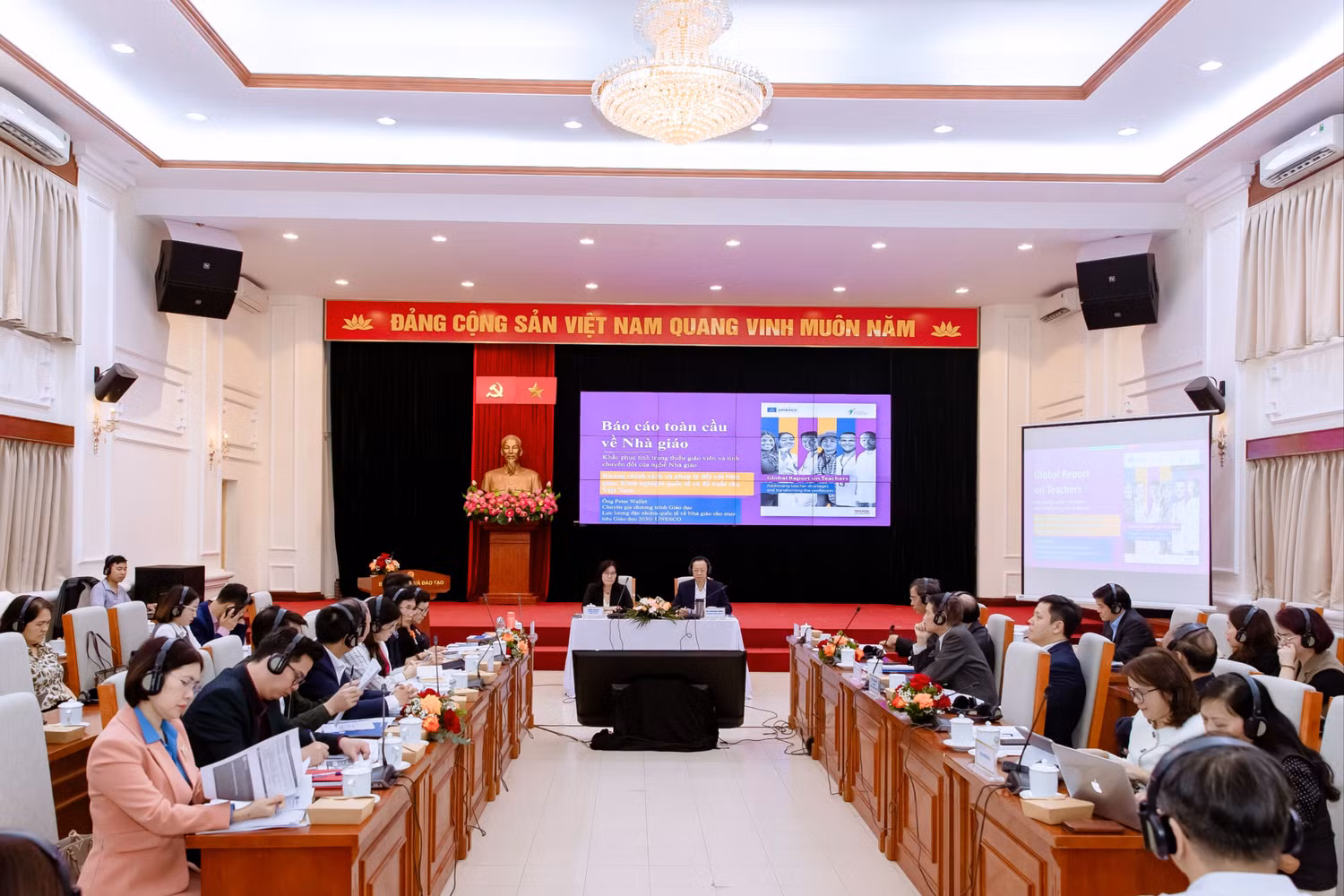 Thứ trưởng 4.jpg