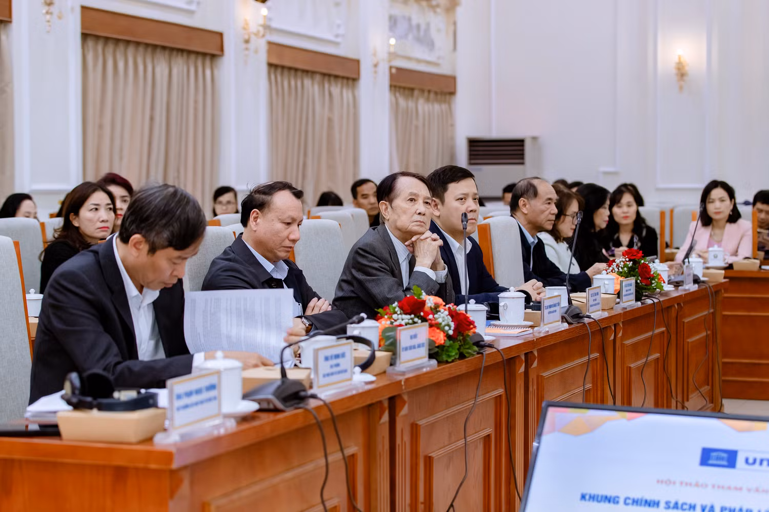 Thứ trưởng 5.jpg