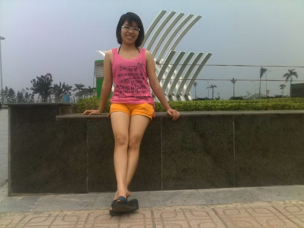 Lan là một người hòa đồng, thân thiện, dễ gần, thích tham gia các hoạt động xã hội, thích giúp đỡ người khác và đặc biệt thích kết bạn với tất cả mọi người. Lan yêu thiên nhiên, cô ước mơ được đi du lịch khắp mọi miền trên đất nước.