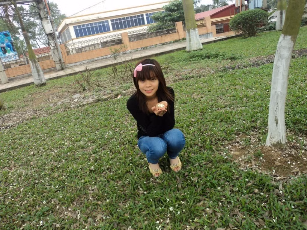 Lượng rất thích màu hồng và yêu động vật, thích ca hát, đi chơi, chụp ảnh, tụ tập bạn bè. Là người nấu ăn không giỏi nhưng hát rất hay.
