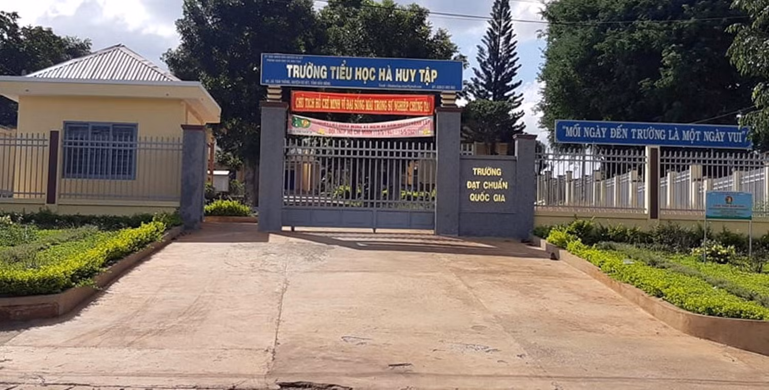 Ủy ban nhân dân tỉnh Đắk Nông có văn bản chỉ đạo yêu cầu kiểm tra thông tin liên quan đến việc Hiệu trưởng "giam" học bạ học sinh nghèo vì không có tiền đóng quỹ. Ảnh: MT Ủy ban nhân dân tỉnh Đắk Nông có văn bản chỉ đạo yêu cầu kiểm tra thông tin liên quan đến việc Hiệu trưởng "giam" học bạ học sinh nghèo vì không có tiền đóng quỹ. Ảnh: MT
