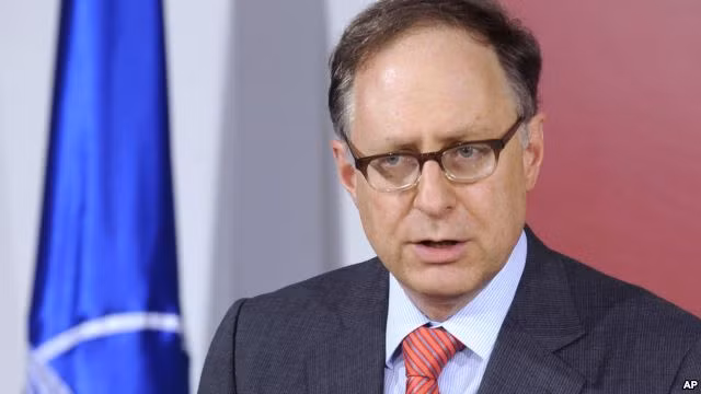 Phó Tổng thư ký NATO Alexander Vershbow. Phó Tổng thư ký NATO Alexander Vershbow.