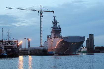 Tàu Mistral. ảnh Lenta.