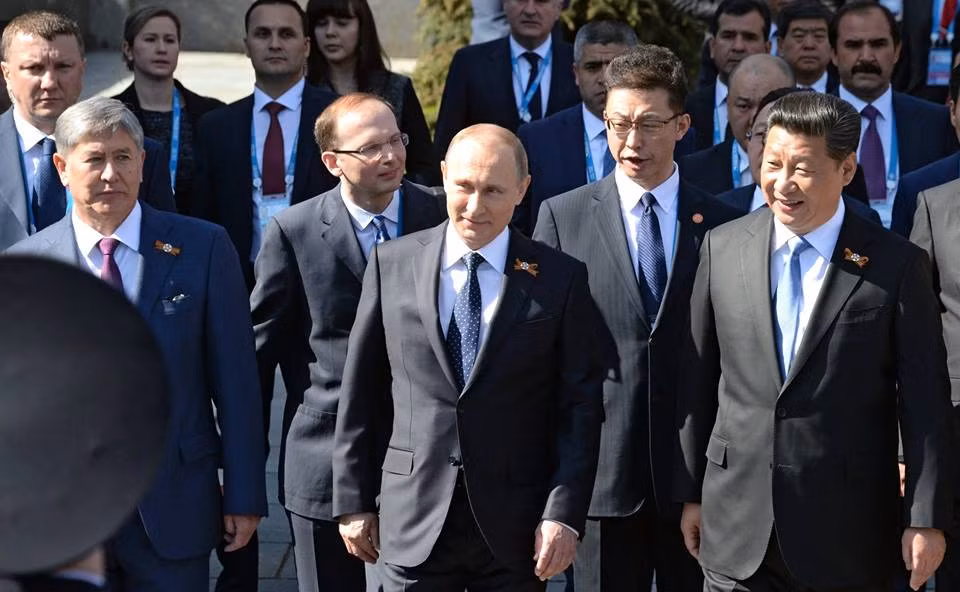 Tổng thống Nga Vladimir Putin và Chủ tịch Trung Quốc Tập Cận Bình. Tổng thống Nga Vladimir Putin và Chủ tịch Trung Quốc Tập Cận Bình.