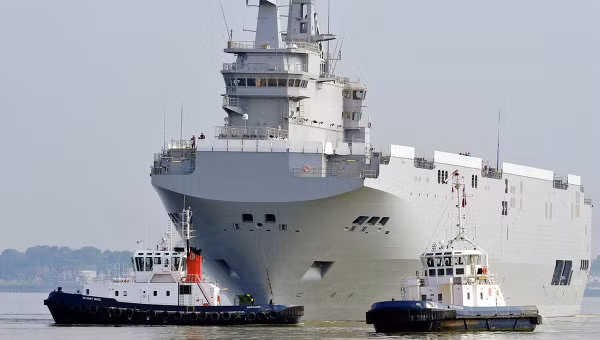 Tàu Mistral. Ảnh RIan.