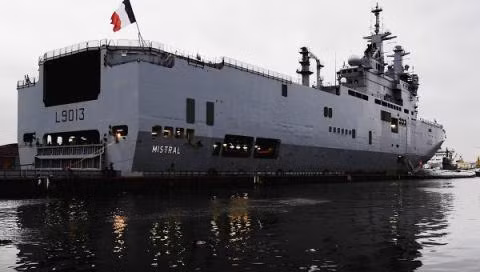 Tàu đổ bộ trực thăng Mistral.