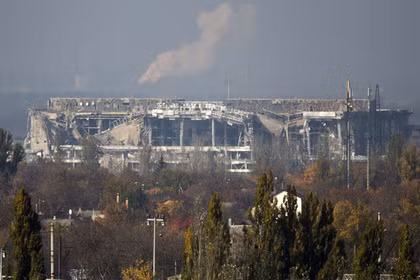 Sân bay Donetsk nhìn từ bên ngoài. Ảnh Lenta/Reuters.