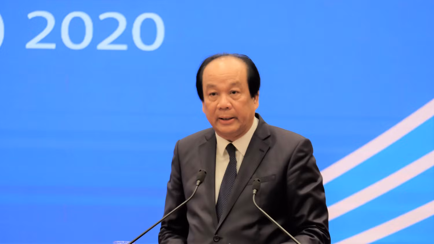Ông Mai Tiến Dũng - Bộ trưởng Chủ nhiệm Văn phòng Chính phủ phát biểu tại buổi họp báo. Ảnh: LC