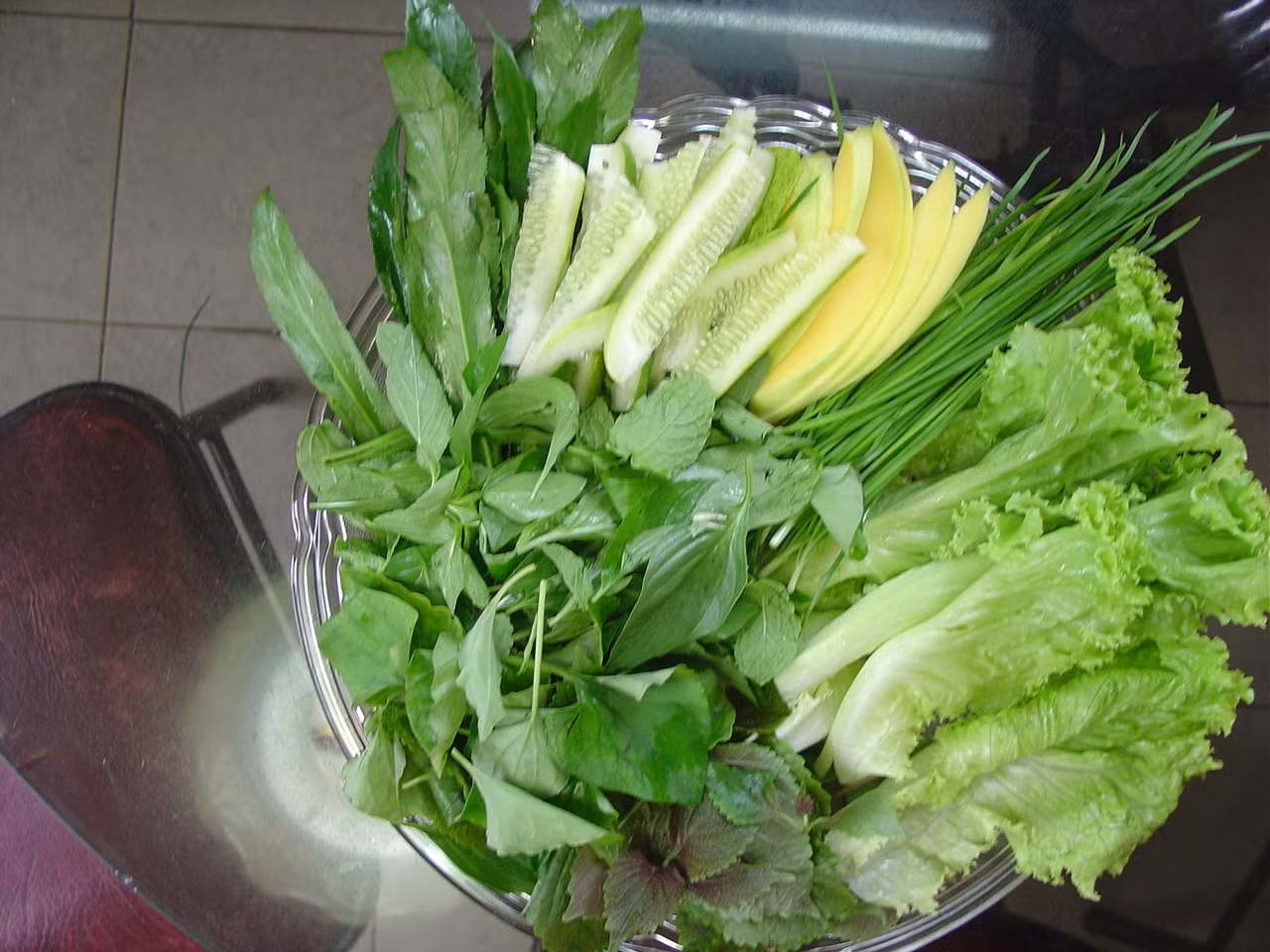 Các loại rau thơm còn giúp chúng ta có được một số “kháng sinh” thực vật tạo sức đề kháng cho cơ thể. Đặc biệt là một số enzyme có trong tuyến nước bọt giúp bảo vệ men răng cho hàm răng trắng đẹp. Các loại rau thơm còn giúp chúng ta có được một số “kháng sinh” thực vật tạo sức đề kháng cho cơ thể. Đặc biệt là một số enzyme có trong tuyến nước bọt giúp bảo vệ men răng cho hàm răng trắng đẹp.