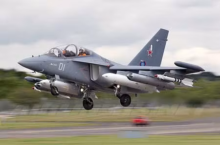 Yak-130 sau khi nâng cấp có thể mang thêm tên lửa đối đất/hải - nó sẽ trở thành một giải pháp cho các quốc gia có ngân sách quốc phòng eo hẹp nhưng muốn sở hữu tiêm kích đa năng, hiện đại. Yak-130 sau khi nâng cấp có thể mang thêm tên lửa đối đất/hải - nó sẽ trở thành một giải pháp cho các quốc gia có ngân sách quốc phòng eo hẹp nhưng muốn sở hữu tiêm kích đa năng, hiện đại.