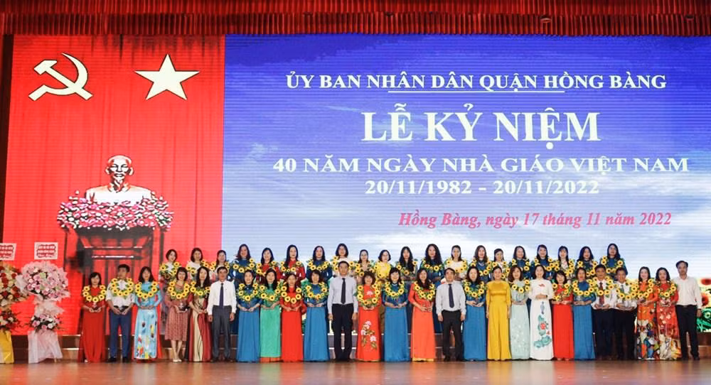 Trao tặng danh hiệu “Nhà giáo tâm huyết, sáng tạo” lần thứ 2 cho các nhà giáo (Ảnh: HT) Trao tặng danh hiệu “Nhà giáo tâm huyết, sáng tạo” lần thứ 2 cho các nhà giáo (Ảnh: HT)