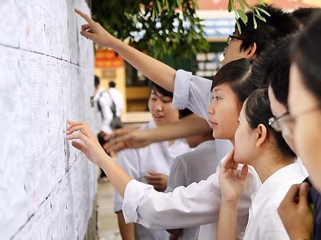 Theo Hiệp hội Các trường đại học, cao đẳng Việt Nam, nếu phát hiện sai phạm thi cử tại kỳ thi trung học phổ thông quốc gia, người đứng đầu địa phương đó cần phải chịu hình thức kỷ luật nghiêm khắc. (Ảnh minh họa: VTV) Theo Hiệp hội Các trường đại học, cao đẳng Việt Nam, nếu phát hiện sai phạm thi cử tại kỳ thi trung học phổ thông quốc gia, người đứng đầu địa phương đó cần phải chịu hình thức kỷ luật nghiêm khắc. (Ảnh minh họa: VTV)