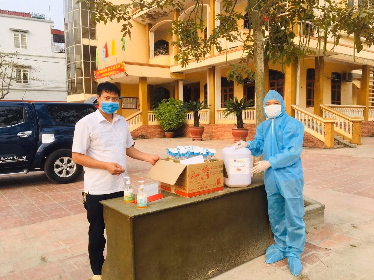 Đại học Sao Đỏ chung tay cùng cộng đồng. Đại học Sao Đỏ chung tay cùng cộng đồng.