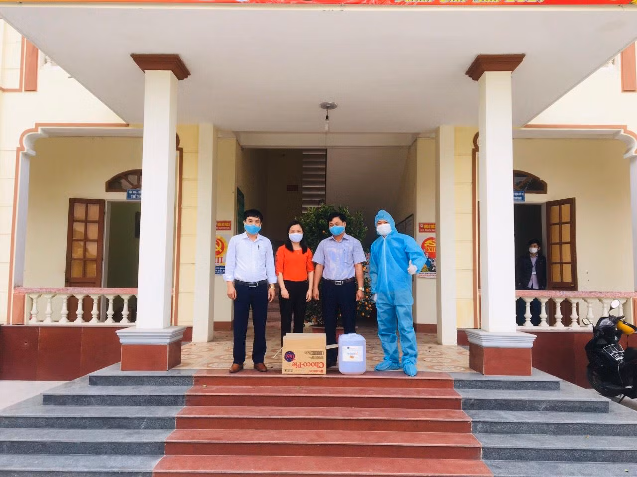 Các mặt hàng nhu yếu phẩm được cung cấp kịp thời. Các mặt hàng nhu yếu phẩm được cung cấp kịp thời.