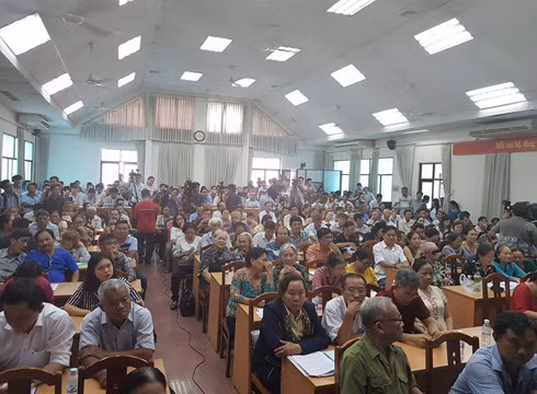 Hàng trăm cử tri quận 2 đã đến tiếp xúc với đại biểu Quốc hội chiều ngày 9/5 (ảnh: P.L) Hàng trăm cử tri quận 2 đã đến tiếp xúc với đại biểu Quốc hội chiều ngày 9/5 (ảnh: P.L)