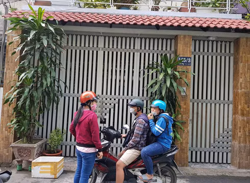 Cho tới sáng 31/5 vẫn còn nạn nhân đến tìm hiểu, xác minh lại điểm giới thiệu việc làm này (ảnh: P.L)