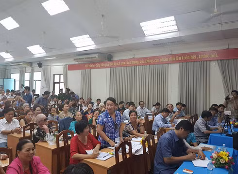 Cử tri quận 2 bức xúc nêu vấn đề Thủ Thiêm với các đại biểu Quốc hội (ảnh: P.L) Cử tri quận 2 bức xúc nêu vấn đề Thủ Thiêm với các đại biểu Quốc hội (ảnh: P.L)