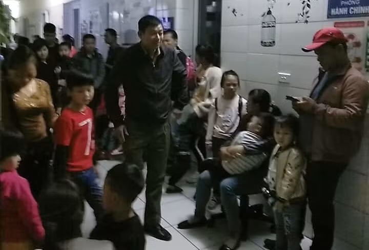 Phụ huynh bật khóc, ngất xỉu vì con nhiễm sán lợn, sán chó ảnh 1