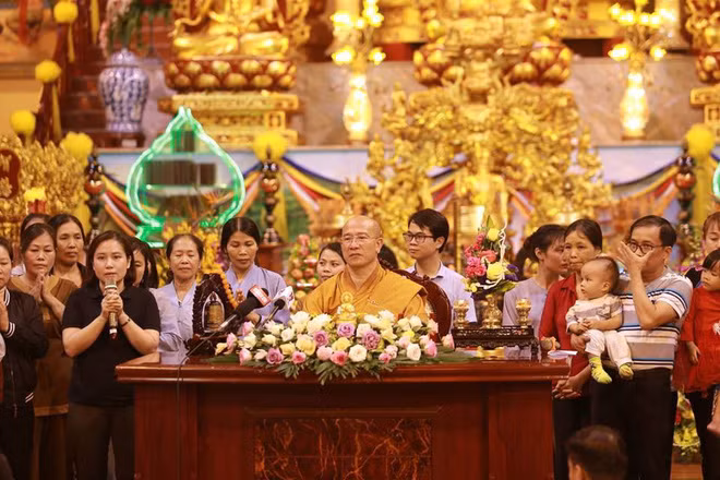 Trụ trì Thích Trúc Thái Minh chịu trách nhiệm như thế nào sau những hoạt động thỉnh vong tại chùa Ba Vàng. Ảnh: TP. Trụ trì Thích Trúc Thái Minh chịu trách nhiệm như thế nào sau những hoạt động thỉnh vong tại chùa Ba Vàng. Ảnh: TP.