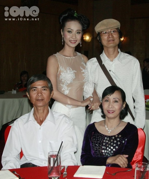 .. Lê Kiều Như cũng sở hữu nhiều nét đẹp từ mẹ.