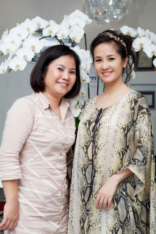Nhan sắc của Hồng Nhung luôn được nhắc đến với những cụm từ 'trẻ mãi', 'không tuổi'...