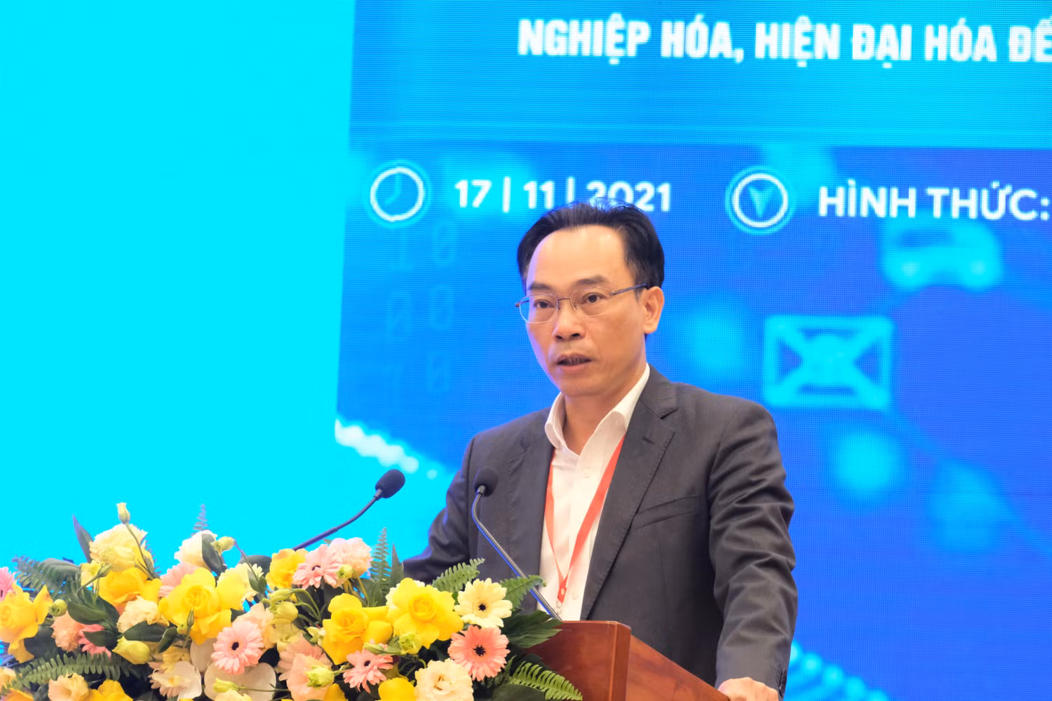 Thứ trưởng Bộ Giáo duc và Đào tạo Nguyễn Trường Sơn phát biểu tại Hội thảo. Ảnh: LC
