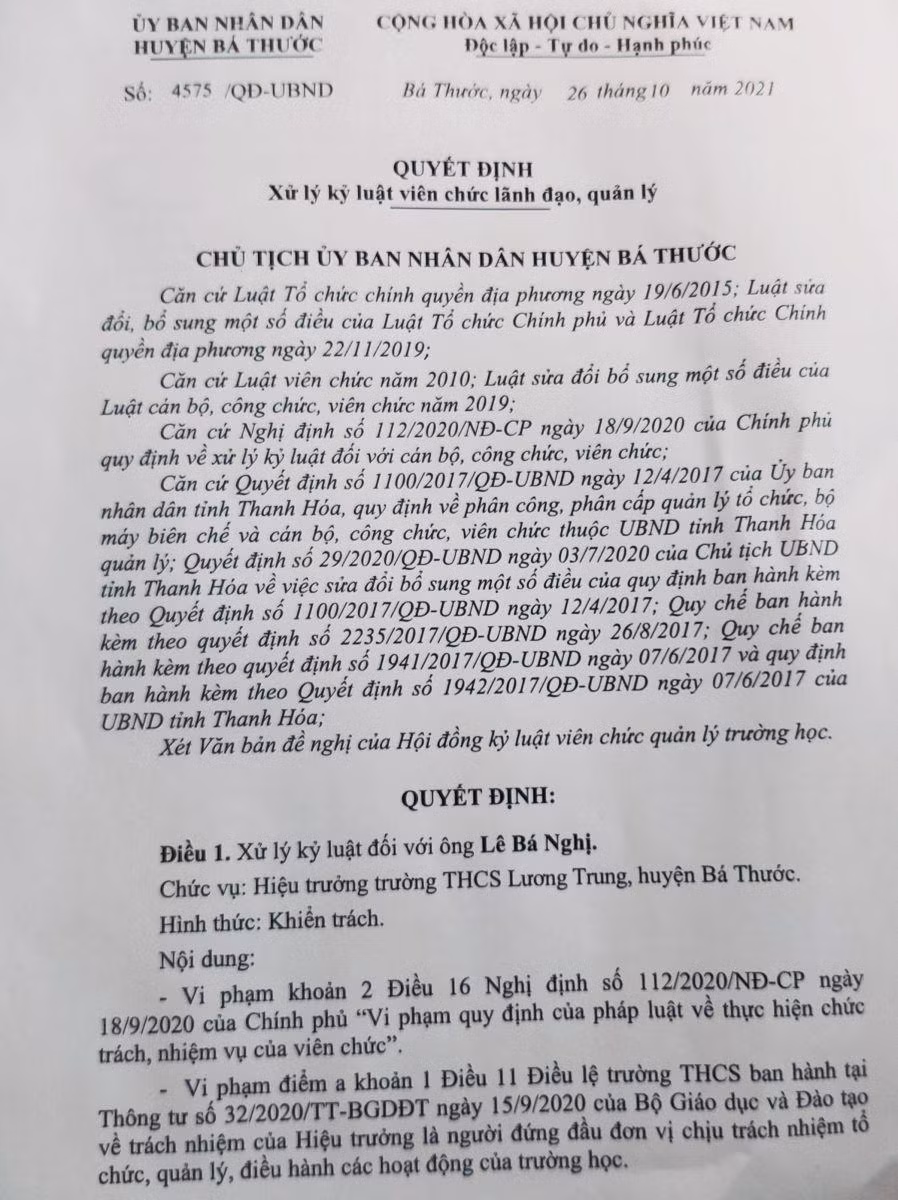 Quyết định kỷ luật của Hủy ban nhân dân dân huyện Bá Thước. Ảnh: NVCC Quyết định kỷ luật của Hủy ban nhân dân dân huyện Bá Thước. Ảnh: NVCC