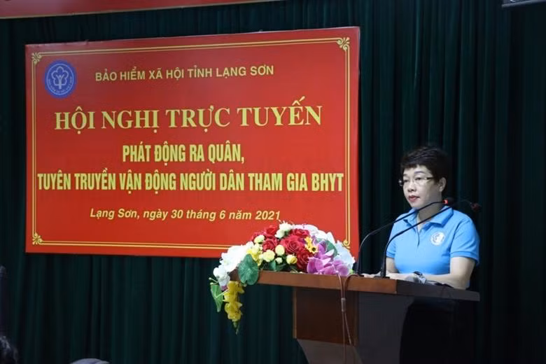 Bà Nông Thị Phương Thảo – Giám đốc Bảo hiểm xã hội tỉnh Lạng Sơn phát biểu tại Hội nghị trực tuyến phát động ra quân tuyên truyền vận động người dân tham gia Bảo hiểm y tế. Bà Nông Thị Phương Thảo – Giám đốc Bảo hiểm xã hội tỉnh Lạng Sơn phát biểu tại Hội nghị trực tuyến phát động ra quân tuyên truyền vận động người dân tham gia Bảo hiểm y tế.
