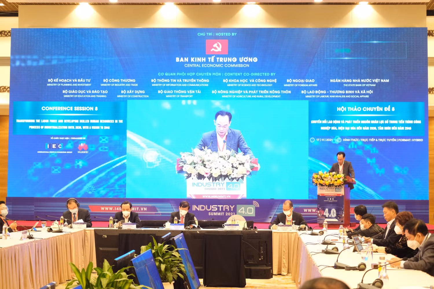 Toàn cảnh buổi Hội thảo “Chuyển đổi lao động và phát triển nguồn nhân lực số trong tiến trình công nghiệp hóa, hiện đại hóa đến năm 2030, tầm nhìn đến năm 2045”. Ảnh: LC