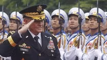 Chủ tịch Hội đồng Tham mưu trưởng liên quân Mỹ Martin Dempsey thăm Việt Nam. Ảnh: The Wall Street Journal/Reuters. Chủ tịch Hội đồng Tham mưu trưởng liên quân Mỹ Martin Dempsey thăm Việt Nam. Ảnh: The Wall Street Journal/Reuters.