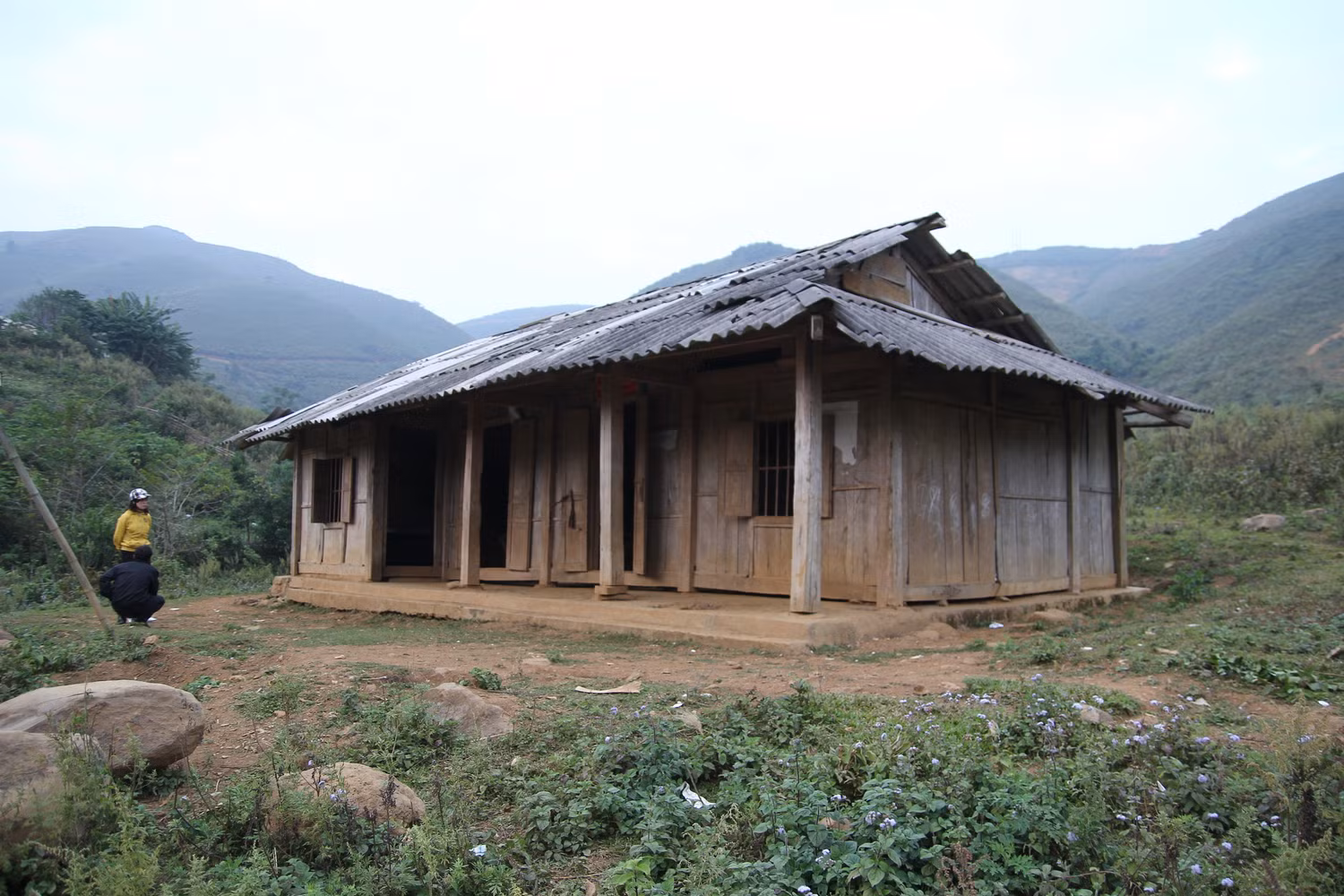 Phần lớn các điểm trường lẻ ở Kim Bon còn tạm bợ, thiếu thốn trăm bề