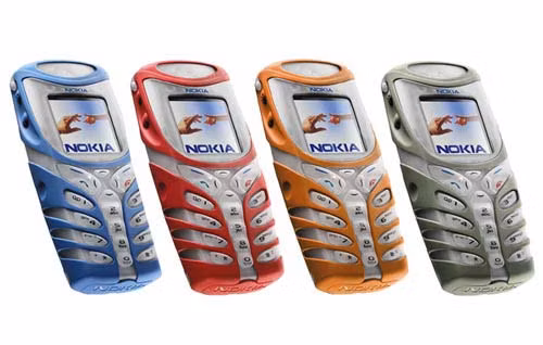 Thuộc dòng điện thoại “độc” điện thoại 5100 có vỏ cao su cao cấp cực độc, chống rơi, chống va đập, chống bụi, chống nước, đo nhiệt độ.
