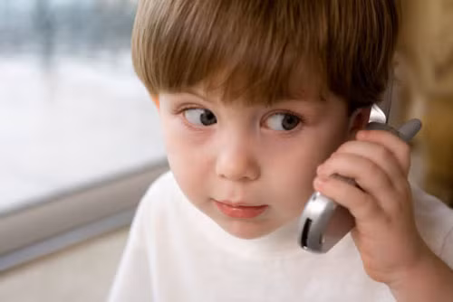 Giao tiếp xã hội: Nhắn tin, trao đổi qua các phương tiện liên lạc cũng là một cách giao tiếp, nhưng nó lại không có tác dụng ngăn ngừa ung thư như giao tiếp trực tiếp.