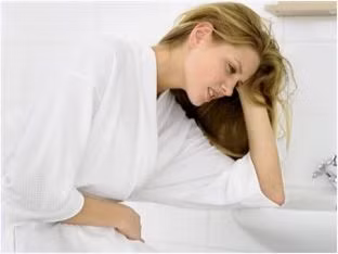 Tiêu hoá kém: Nếu hệ tiêu hóa có sự thay đổi bất thường như: thường xuyên bị đầy hơi, khó tiêu, kèm theo cảm giác nóng ruột, bực bội, khó chịu… hãy nghĩ ngay tới những vấn đề liên quan đến tim. Bạn cần nói chuyện với bác sĩ nếu cảm giác này thường xuyên xảy ra. Bởi nếu để lâu có thể khiến bệnh về tim nặng thêm, tăng nguy cơ đột quỵ.