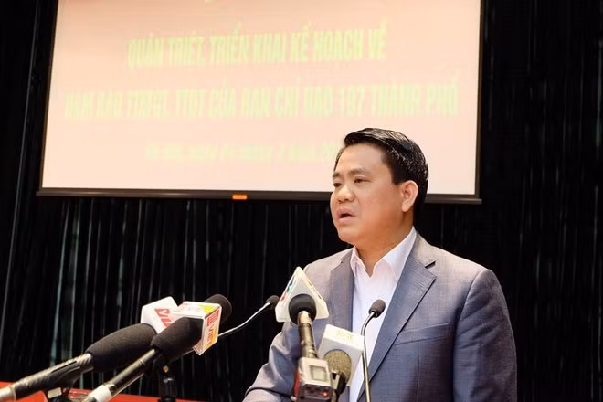 Bài phát biểu của ông Nguyễn Đức Chung được nhân dân đồng tình ủng hộ và có niềm tin Thành phố Hà Nội sẽ lập lại trật tự văn minh đô thị. Bài phát biểu của ông Nguyễn Đức Chung được nhân dân đồng tình ủng hộ và có niềm tin Thành phố Hà Nội sẽ lập lại trật tự văn minh đô thị.