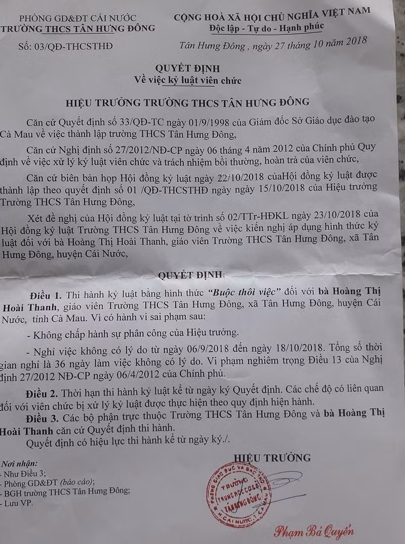 Quyết định về kỷ luật viên chức Hiệu trưởng Trường trung học cơ sở Tân Hưng Đông đối với bà Hoàng Thị Hoài Thanh (Ảnh: tác giả cung cấp).