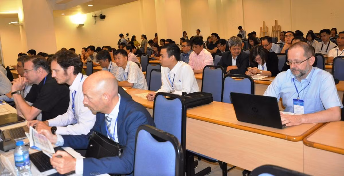 Các chuyên gia, nhà khoa học quốc tế tham dự hội thảo.