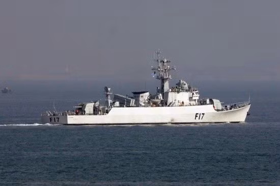 Tàu hộ vệ 053H2, đánh số F-17 chạy trên biển (nguồn mạng sina Trung Quốc)