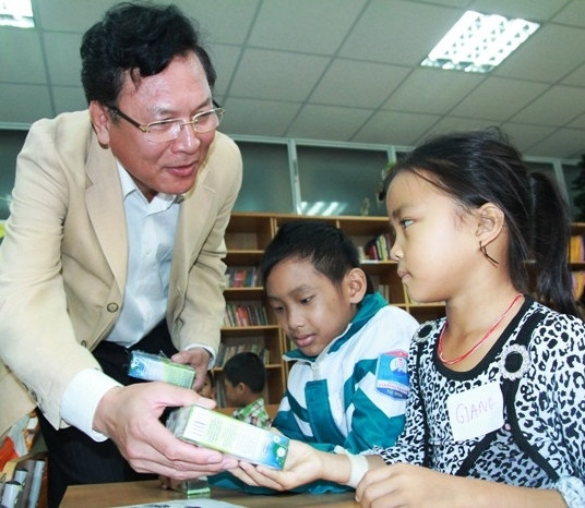 Bộ trưởng Phạm Vũ Luận thăm Lớp học Hy vọng 