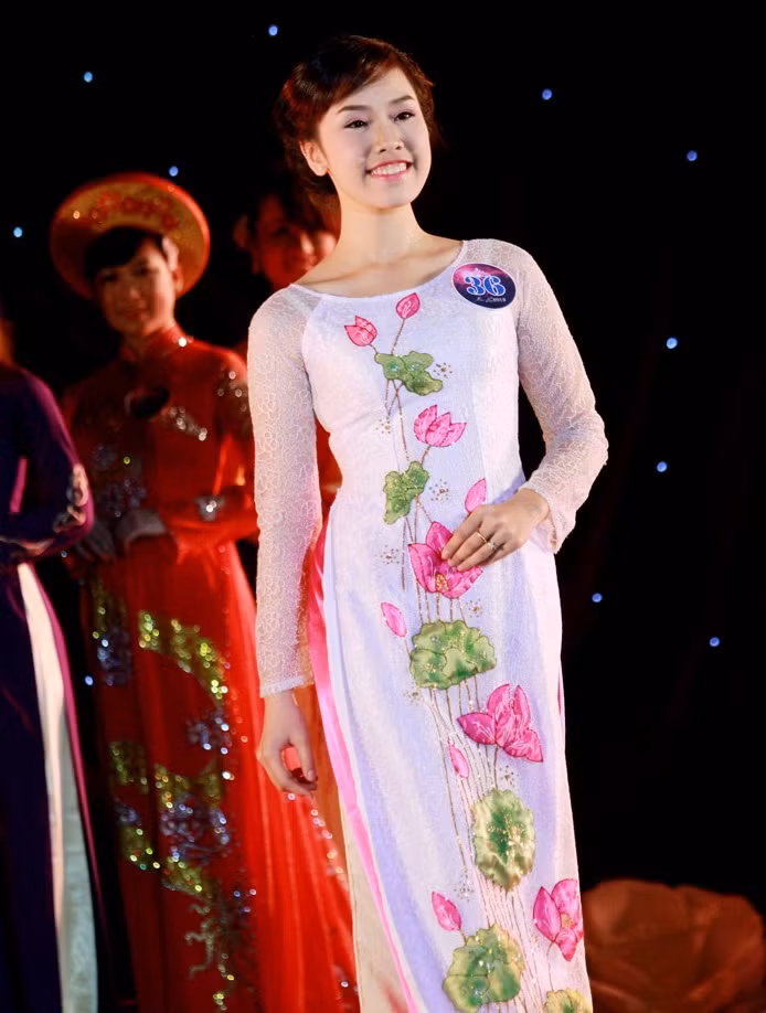 >> Phát sốt vì 4 nữ giáo viên xinh đẹp >>Hoa khôi ĐH Thương Mại 2012 duyên dáng áo dài >>Những hotgirl xinh đẹp làm "điên đảo" cư dân mạng (P8) >>Midu, Hà Min, Linh Hàn đọ dáng "nóng bỏng" >>Ngắm vẻ đẹp kiêu sa của Á hậu Hoàng Anh >>PHÁT SỐT VÌ NỮ THẠC SĨ ĐẸP NHẤT TRUNG QUỐC AI ĐẸP HƠN HOTGIRL KIM PHƯỢNG? >>Những nữ sinh diện áo dài đẹp hơn vẻ đẹp xuân thì của Mai Phương Thúy (P36) >>Phát sốt vì nữ sinh Trung Quốc đẹp như siêu mẫu