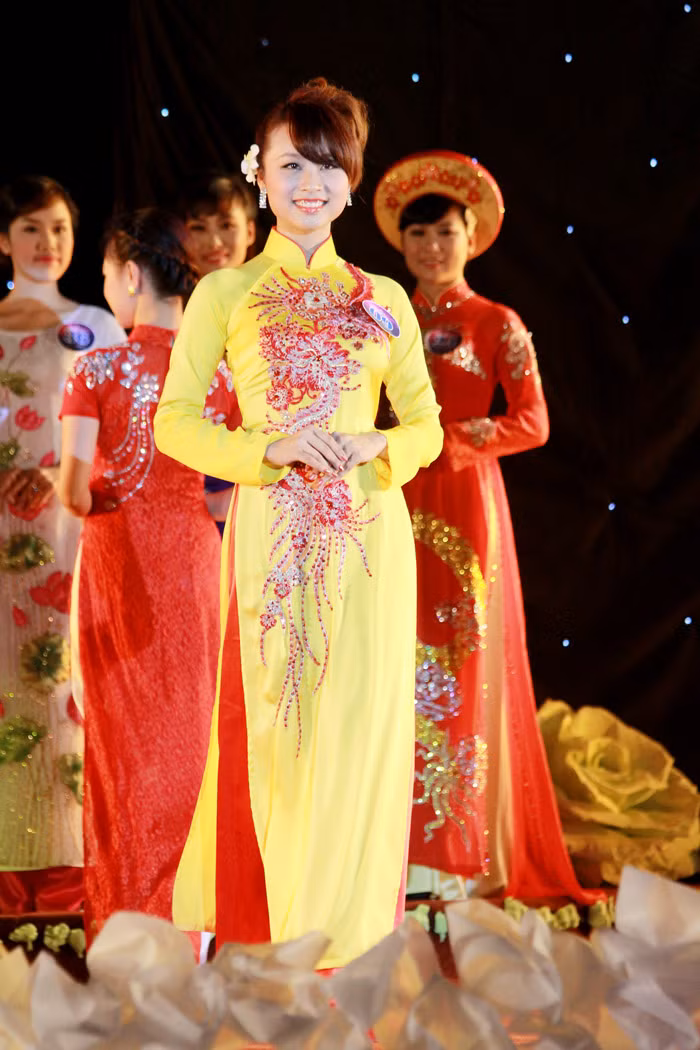 >> Phát sốt vì 4 nữ giáo viên xinh đẹp >>Hoa khôi ĐH Thương Mại 2012 duyên dáng áo dài >>Những hotgirl xinh đẹp làm "điên đảo" cư dân mạng (P8) >>Midu, Hà Min, Linh Hàn đọ dáng "nóng bỏng" >>Ngắm vẻ đẹp kiêu sa của Á hậu Hoàng Anh >>PHÁT SỐT VÌ NỮ THẠC SĨ ĐẸP NHẤT TRUNG QUỐC AI ĐẸP HƠN HOTGIRL KIM PHƯỢNG? >>Những nữ sinh diện áo dài đẹp hơn vẻ đẹp xuân thì của Mai Phương Thúy (P36) >>Phát sốt vì nữ sinh Trung Quốc đẹp như siêu mẫu