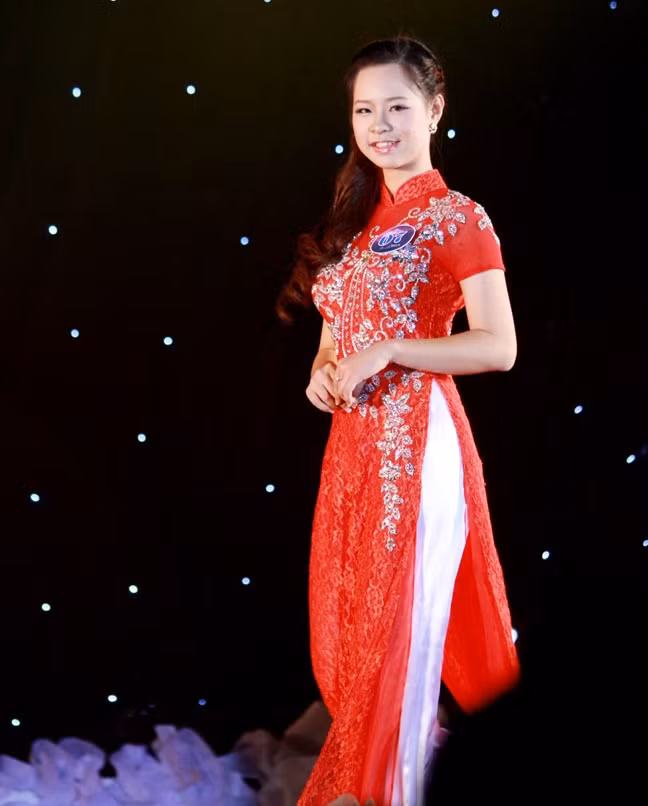 >> Phát sốt vì 4 nữ giáo viên xinh đẹp >>Hoa khôi ĐH Thương Mại 2012 duyên dáng áo dài >>Những hotgirl xinh đẹp làm "điên đảo" cư dân mạng (P8) >>Midu, Hà Min, Linh Hàn đọ dáng "nóng bỏng" >>Ngắm vẻ đẹp kiêu sa của Á hậu Hoàng Anh >>PHÁT SỐT VÌ NỮ THẠC SĨ ĐẸP NHẤT TRUNG QUỐC AI ĐẸP HƠN HOTGIRL KIM PHƯỢNG? >>Những nữ sinh diện áo dài đẹp hơn vẻ đẹp xuân thì của Mai Phương Thúy (P36) >>Phát sốt vì nữ sinh Trung Quốc đẹp như siêu mẫu