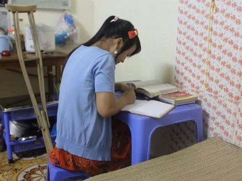 Cô gái một chân với nghị lực phi thường Cô gái một chân với nghị lực phi thường