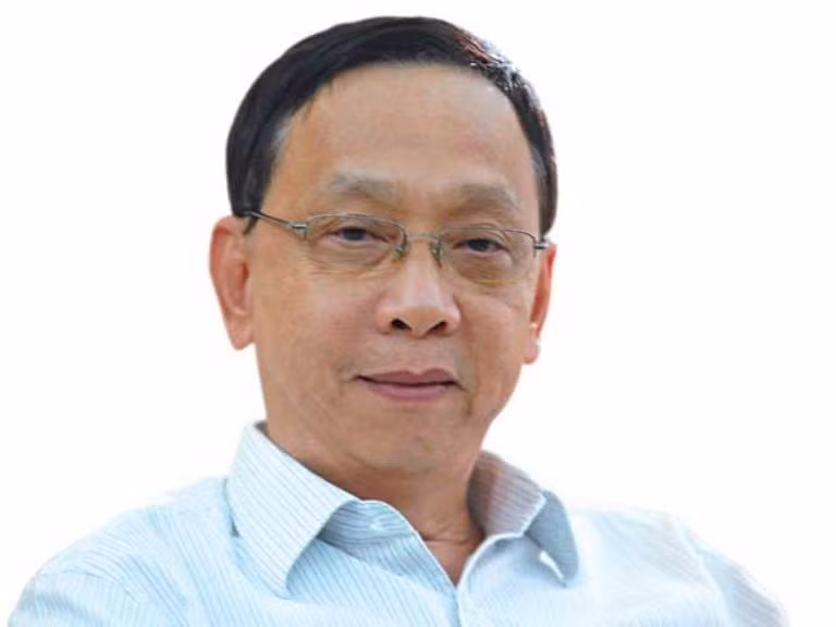 Cơ duyên với ACB của ông Hùng bắt đầu từ những năm 1990, khi ông nhìn ra cơ hội lúc hệ thống ngân hàng được phân thành hai cấp là ngân hàng nhà nước và thương mại. Vốn có kiến thức chuyên môn về ngân hàng, ông Trần Mộng Hùng cùng các bạn bè quyết định rời bục giảng, xây dựng ACB thành ngân hàng phục vụ các nhu cầu dân sinh.