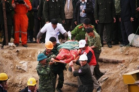 12 công nhân ngay lập tức được đưa tới Bệnh viện Đa khoa Lâm Đồng điều trị phục hồi sức khỏe.
