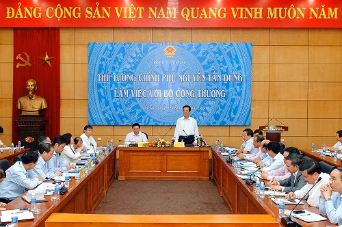 Thủ tướng yêu cầu ngành Công thương tiếp tục đẩy mạnh cải cách thủ tục hành chính, cắt giảm ngay những thủ tục gây phiền hà cho doanh nghiệp, người kinh doanh. Thủ tướng yêu cầu ngành Công thương tiếp tục đẩy mạnh cải cách thủ tục hành chính, cắt giảm ngay những thủ tục gây phiền hà cho doanh nghiệp, người kinh doanh.